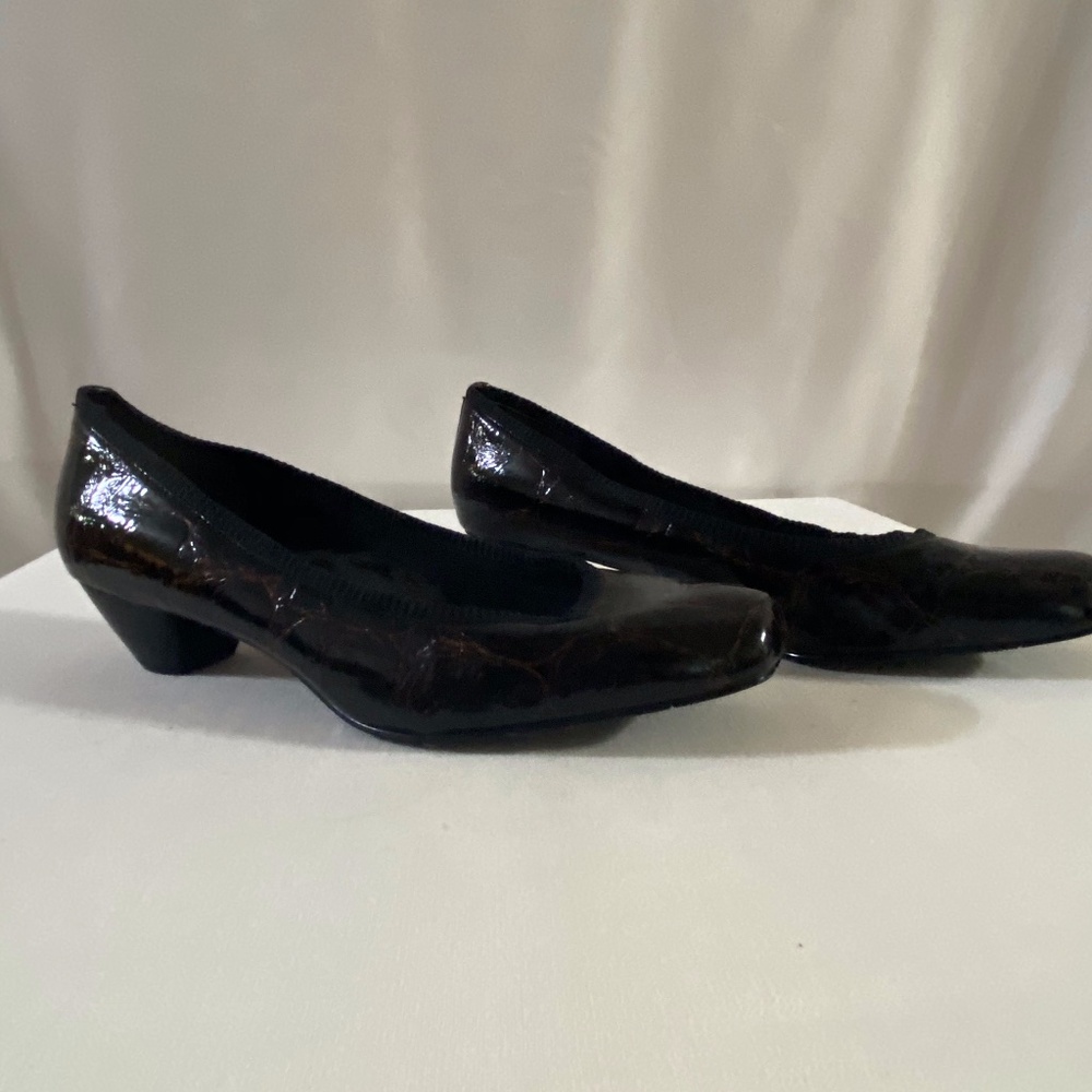 J. Renee Flat - Picture 1 of 6